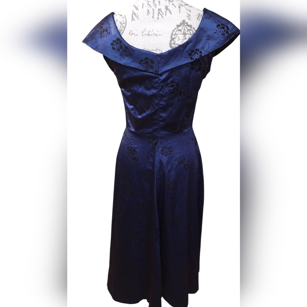 Elegant Blue Off-Shoulder Dress - Picture 3 of 7